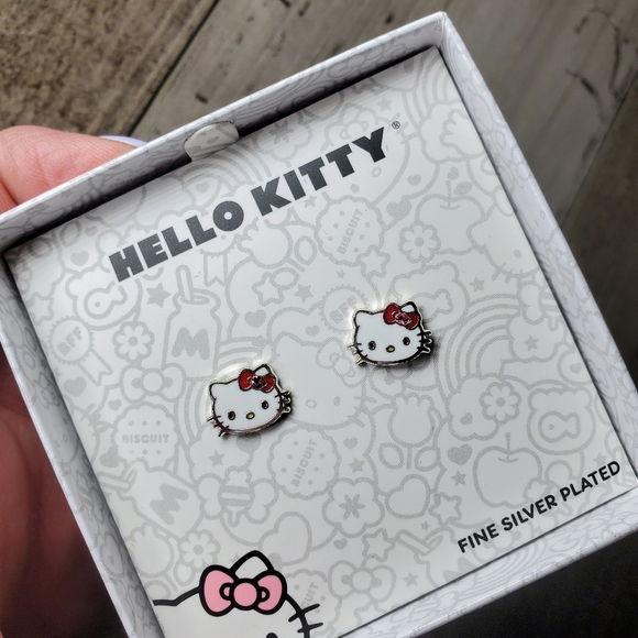 NWT Hello Kitty Fine Silver Plated Enamel Rhinestone Post Stud Earrings - Picture 1 of 14